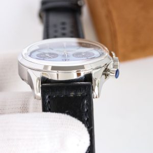 Breitling Top Time Replica: Super Clone 1:1 AAA+ Qualität 1145138797 - close-up | Breitling